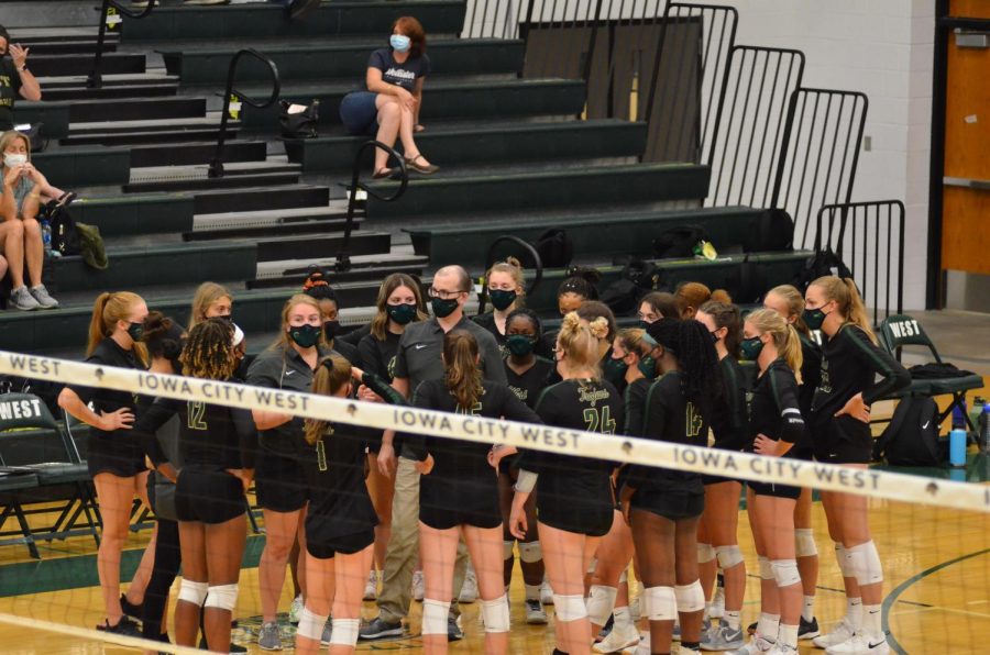 Head coach Scott Sanders addresses the team during a timeout against Kennedy on Aug. 25.