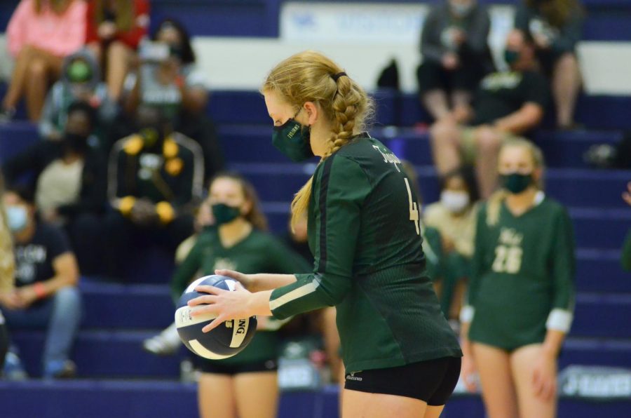 Rylie Baldes '21 serves the ball Sept. 7.