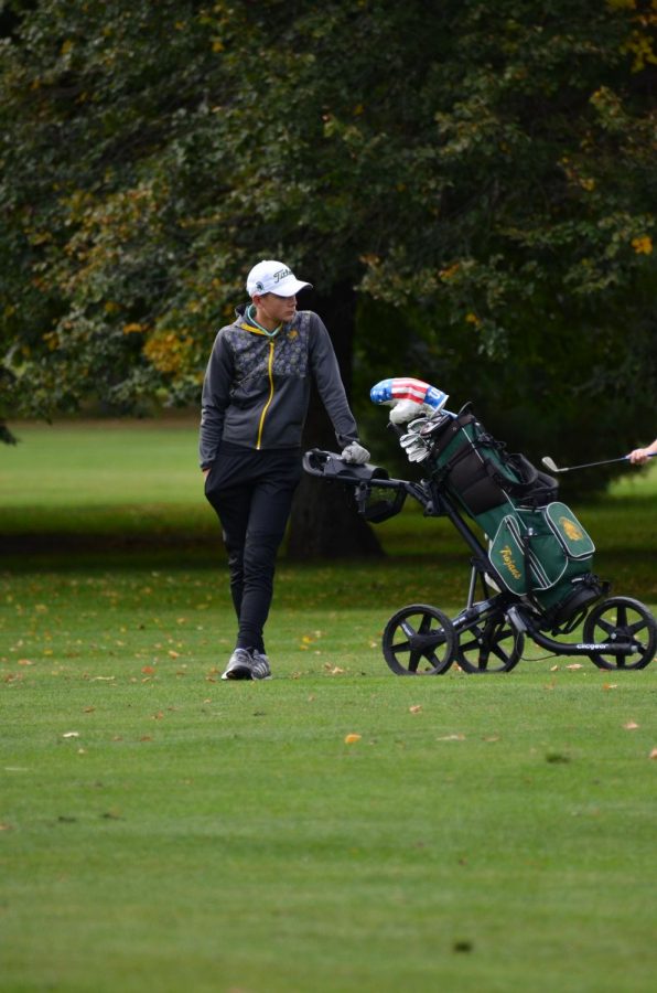 Brady Simcox 23 waits by his push cart as his opponents line up their shots at Pleasant Valley on Oct 1.