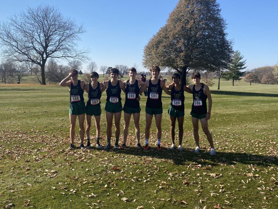 The+boys+cross+country+team+poses+for+a+picture+before+racing+in+the+state+meet+in+Fort+Dodge+on+Oct.+30.