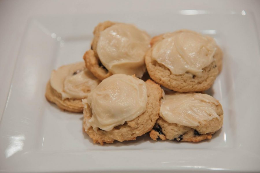 Frosted cranberry drop cookies