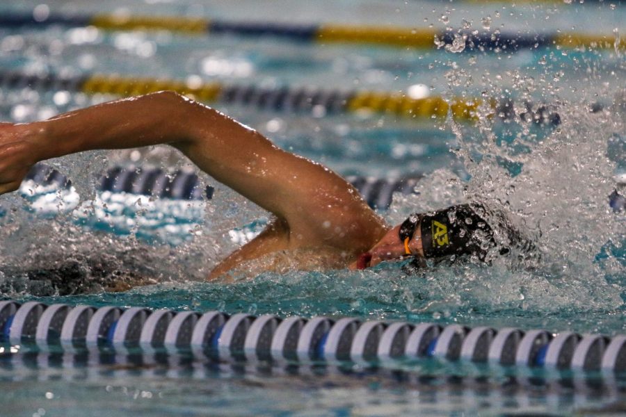 Quinn Wubbena '22 swims in the 400 Free Relay against Waterloo on Dec. 15 at the Coralville Rec Center.