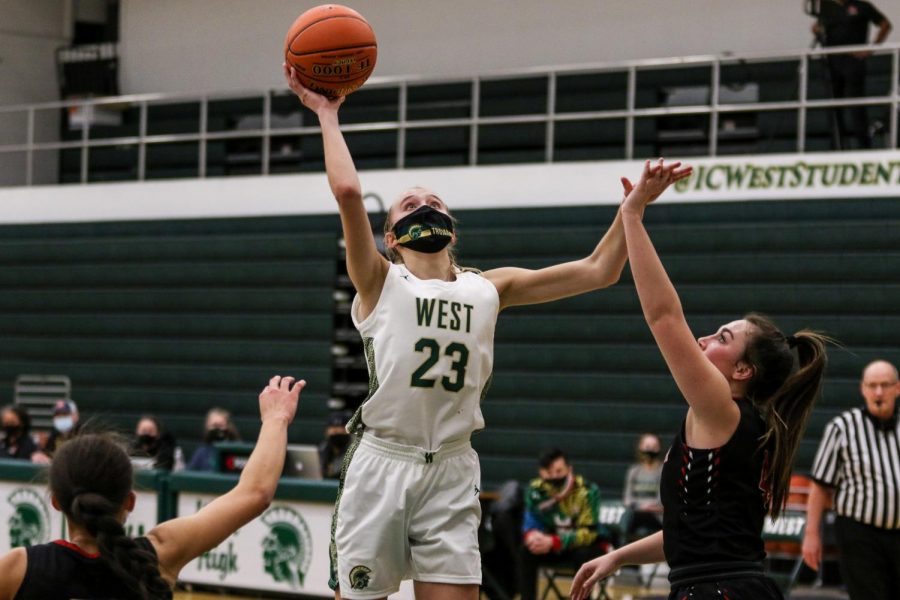 Audrey Koch '21 knocks down a layup against Linn-Mar on Dec. 22. 