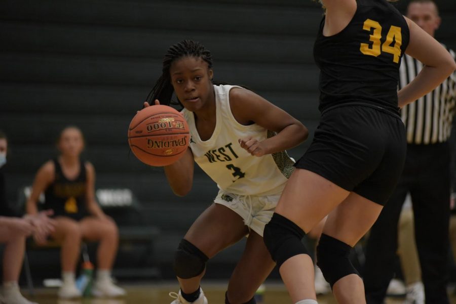 Matayia Tellis 21 pushes around defense and drives for points Jan. 2. 