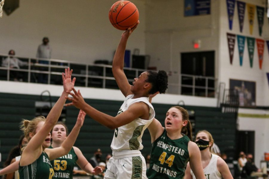 Emma Ingersoll-Weng '22 goes up for a floater versus Dubuque Hempstead on Jan. 12.