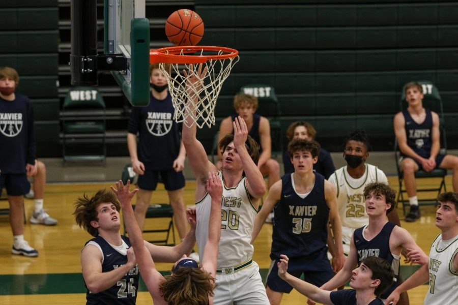 Pete Moe '22 goes up for a layup against Xavier on Jan. 29.