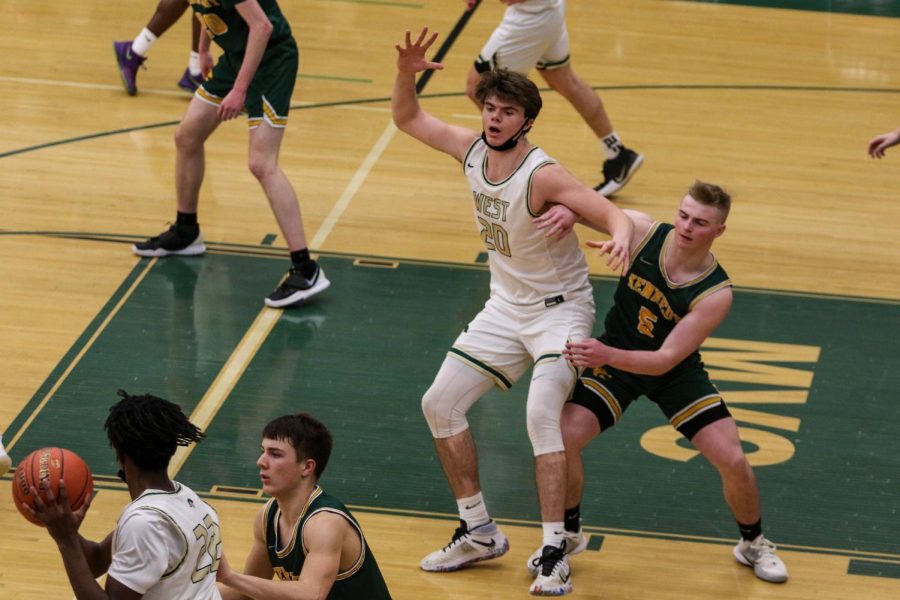 Pete Moe '22 calls for the ball in the post against Kennedy on Feb. 11.