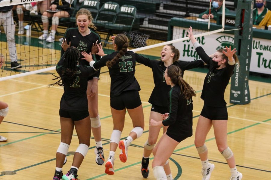 Sophia Deyak '23 and the rest of her teammates celebrate after defeating Bettendorf on Oct. 21 during the regional semifinal.