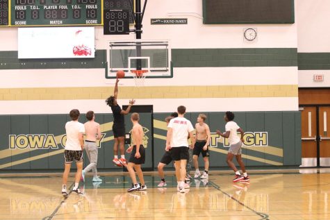 Daniel Robinson 24 dunks at the boys open gym on Oct. 27.