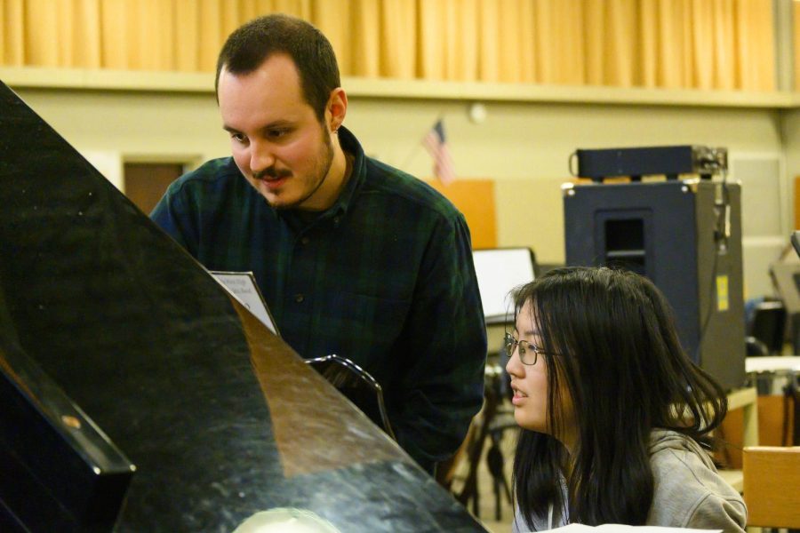 Knowles works one on one with pianist Florence He-Yu 24 during Symphonic Jazz Bands clinic. 