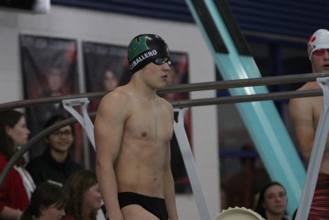 Ian Caballero 23 prepares for the 50Y Freestyle