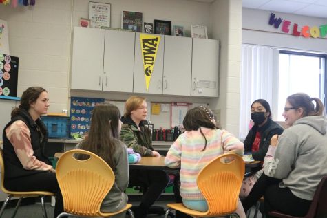 Mason Starbuck ’24, Aubrey Miller ’23, Emily Sierra Carbajal ’23 and Alexa King ’23 listen to the young girl talk. 