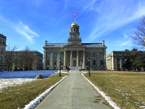 Iowa House Capitol with a gold dome and white stone building.