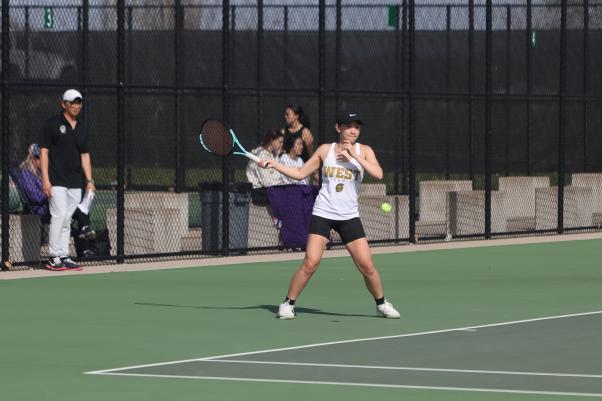 Claire Hahn ’25 prepares for a forehand during her match at the girls tennis meet against Liberty High April 18.