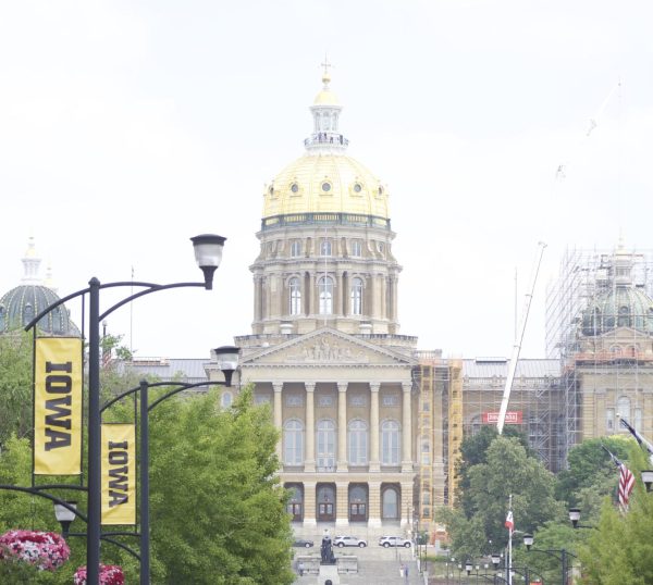 Picture of the Iowa State Capitol.