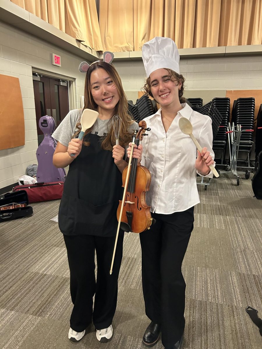 Taelim Yoon '26 and Lydia Evans '26 dressed as Remy and Alfredo Linguini from Ratatouille. 