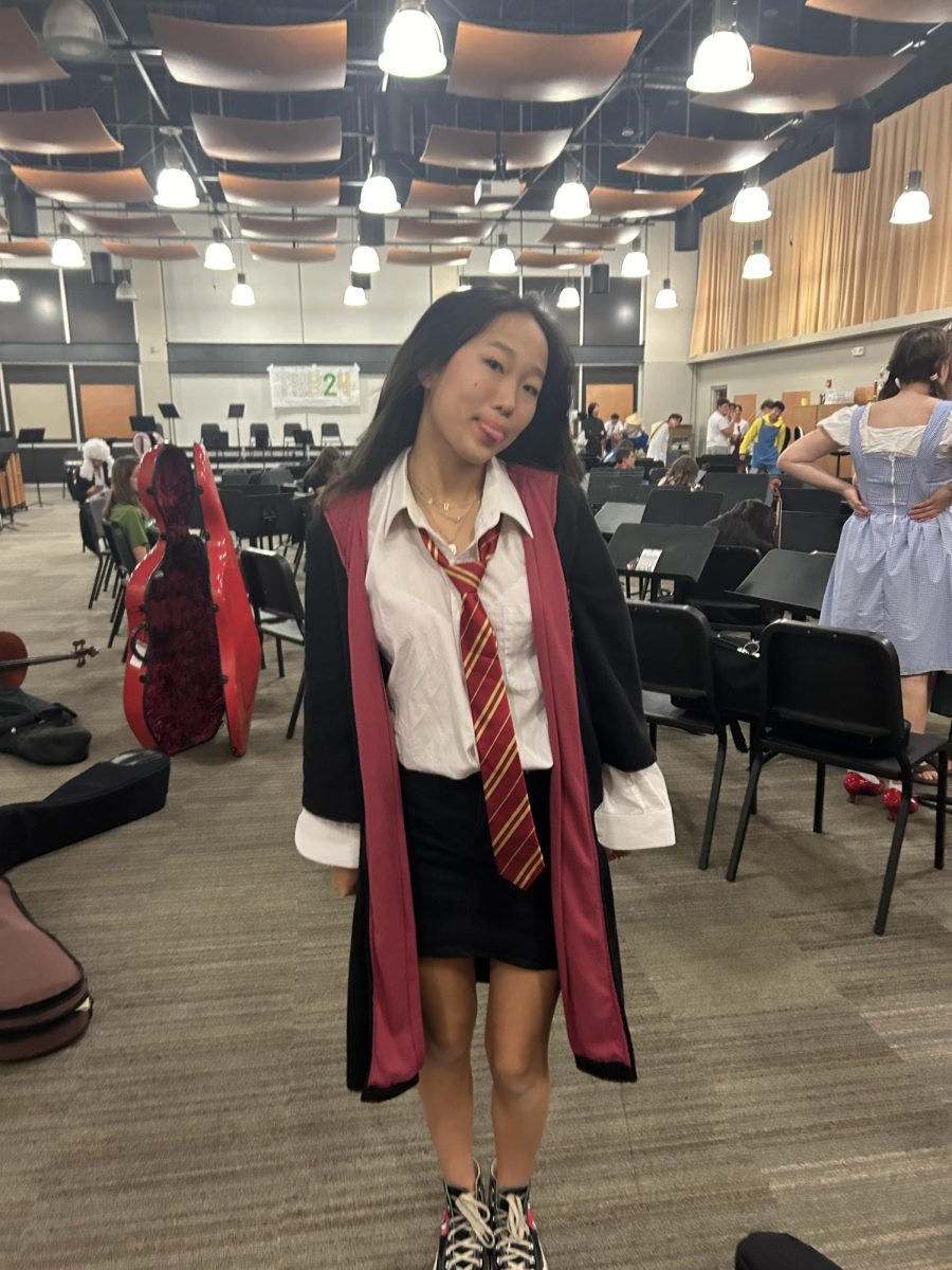 Isun Shim '27 dressed up as Harry Potter. 