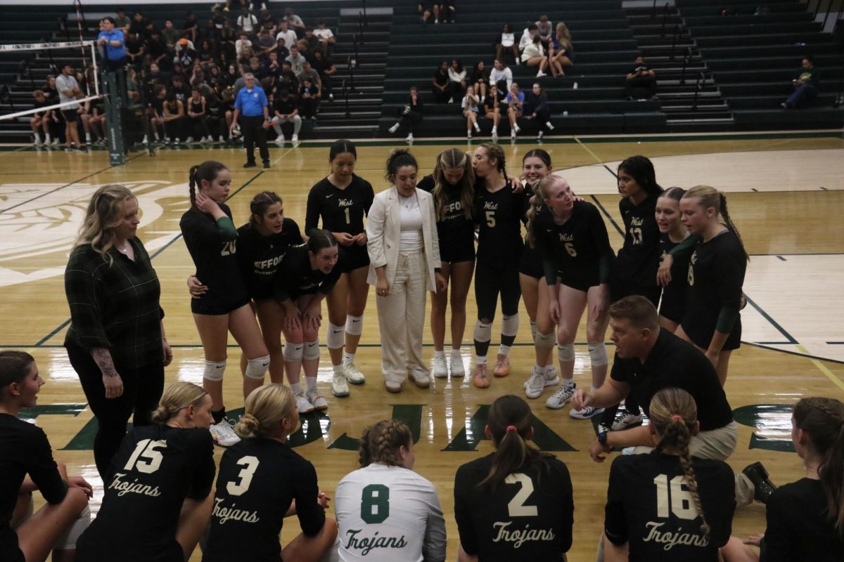 Assistant coach Paola Jaramillo gives a short speech on how to continue in the match after losing the fourth set.