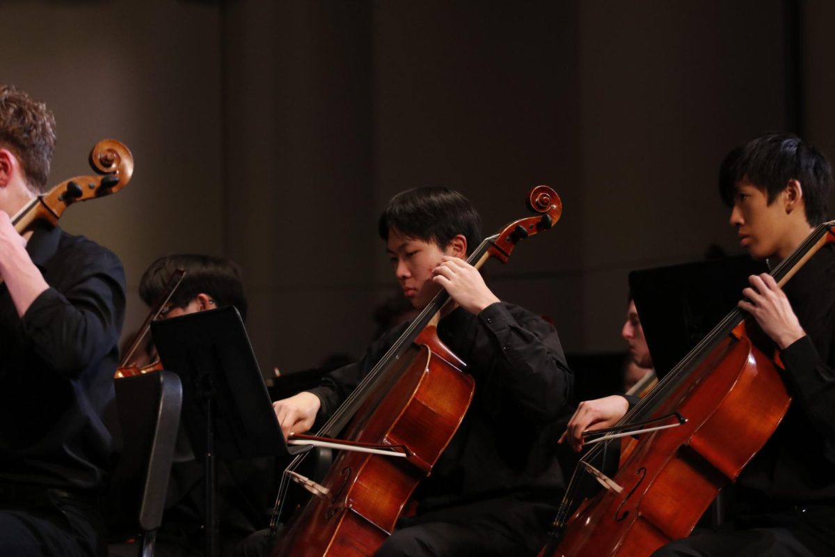 Cellist Ming Yang '25 focuses on the music during the Chamber concert.