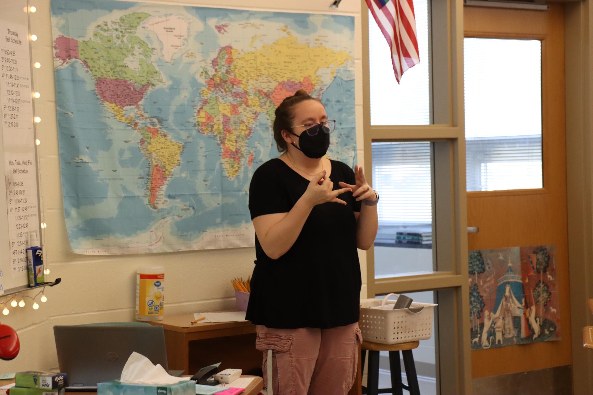 Ashley MacMahon teaches her French I students how to conjugate verbs in the present tense Sept. 15.