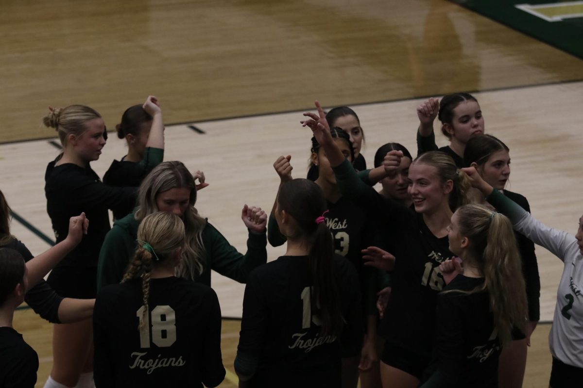 The team breaks it down after a time out.