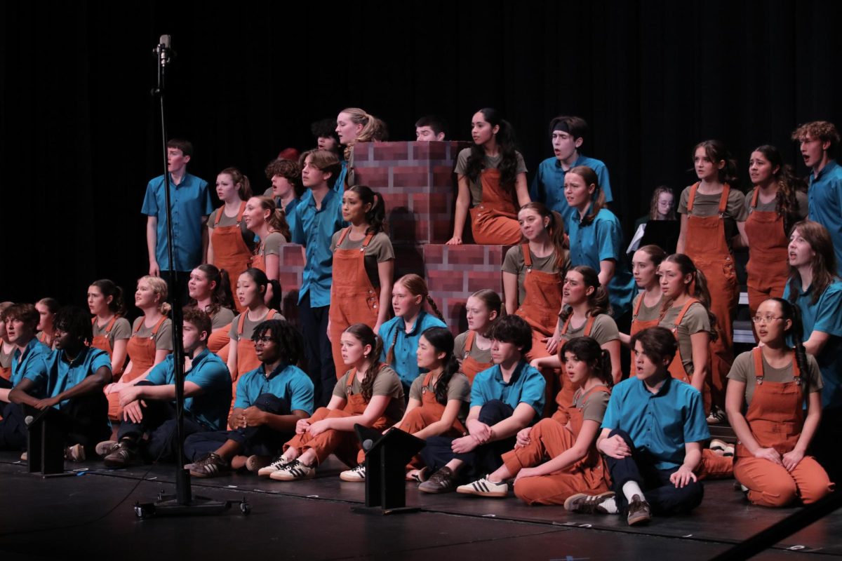 GTC sits together to perform "Sweden"/ "Sound of Silence"/ "My Songs Know What You Did in the Dark," the group's ballad for their show this season.